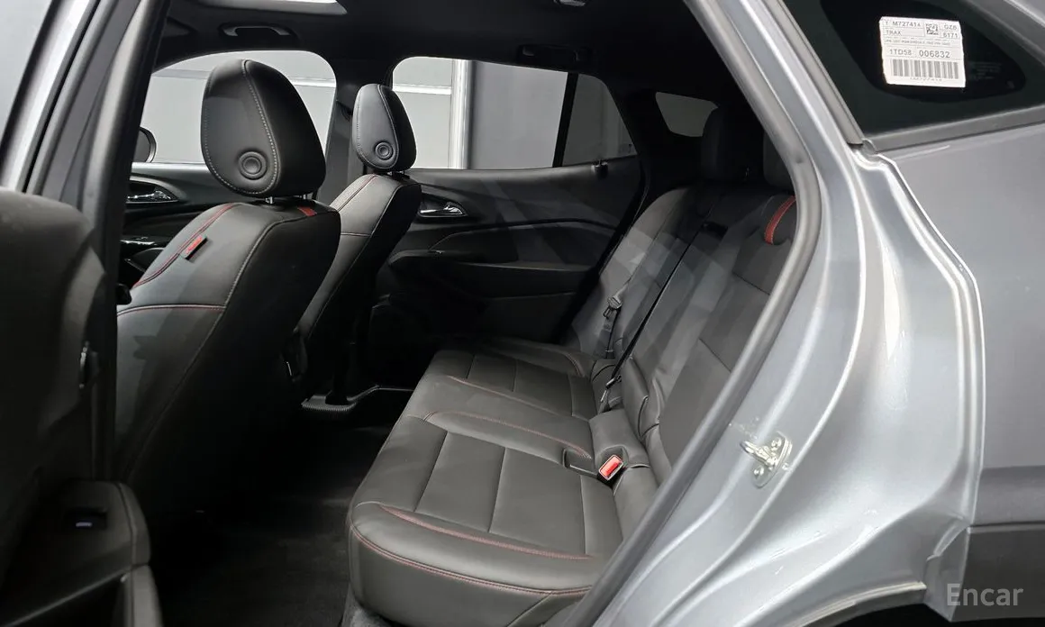 Photo 13 - Chevrolet Trax