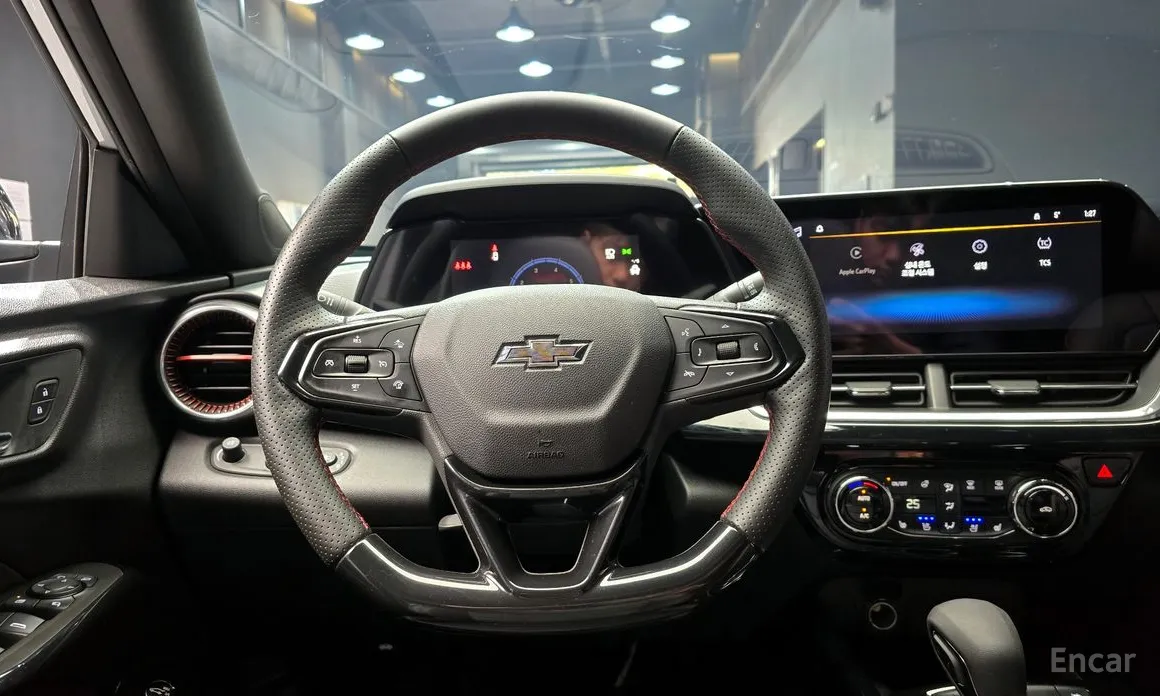 Photo 14 - Chevrolet Trax