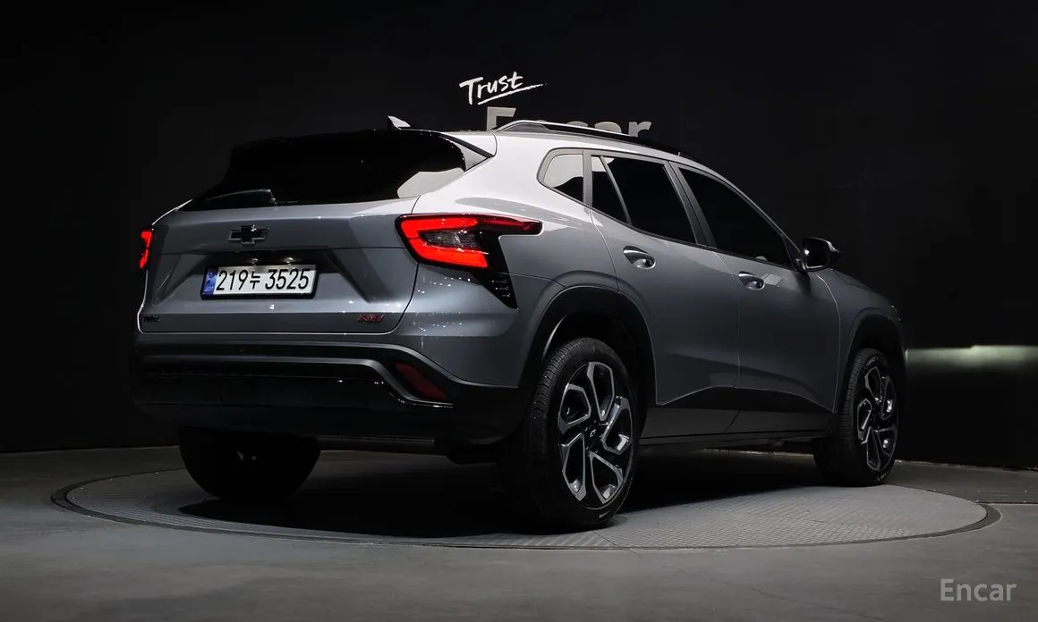 Photo 2 - Chevrolet Trax