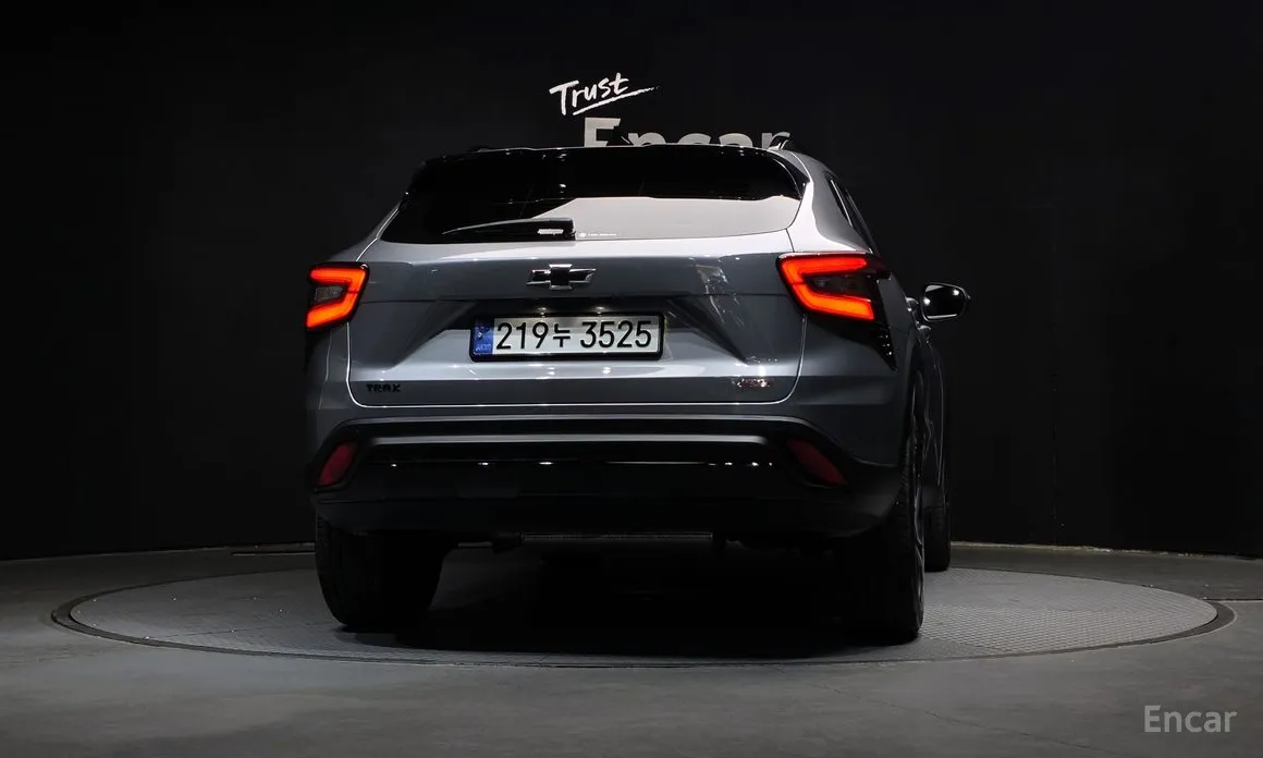 Photo 4 - Chevrolet Trax