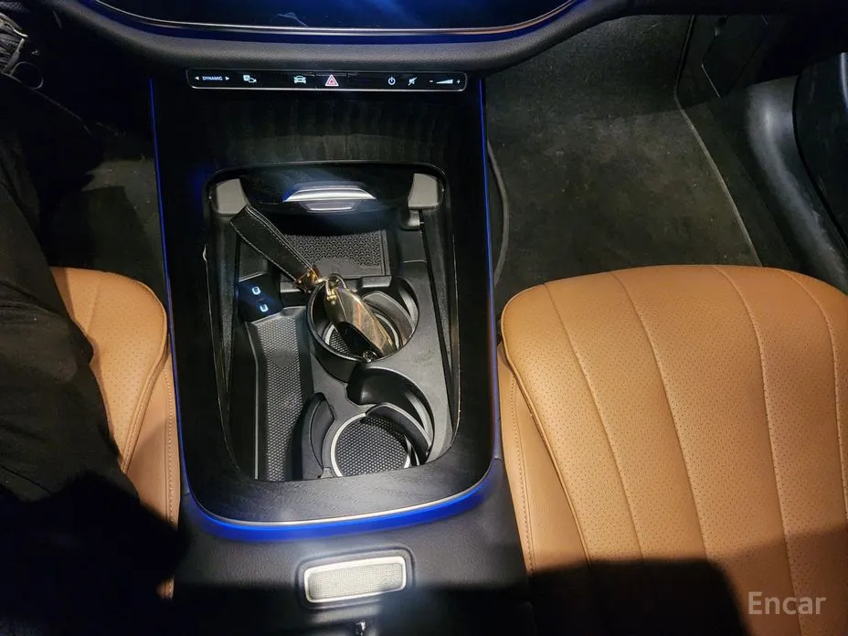 Фото 11 - Mercedes-Benz E-Class