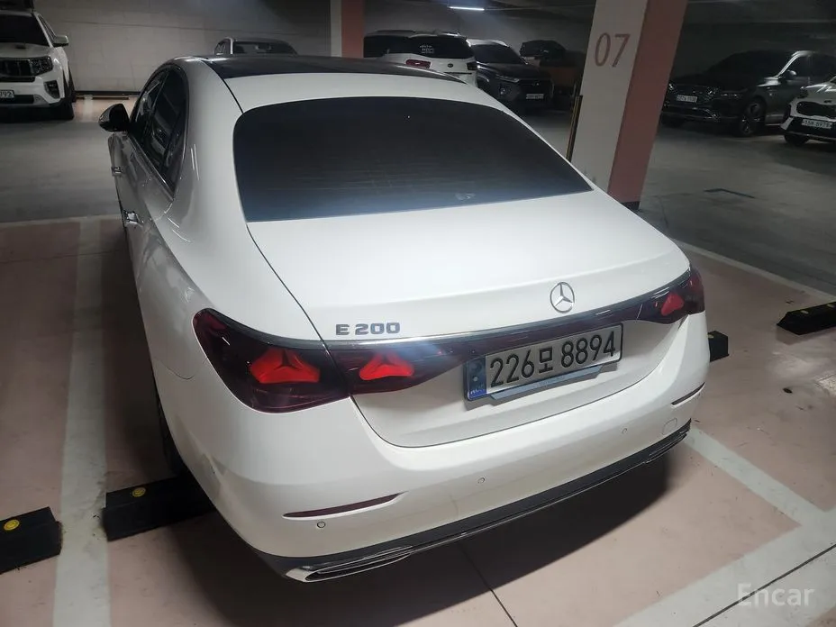 Фото 3 - Mercedes-Benz E-Class