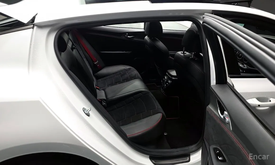 Фото 12 - Kia Stinger