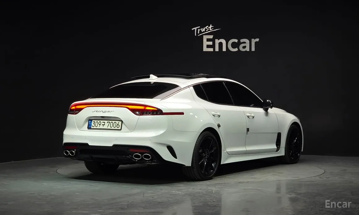 Фото 2 - Kia Stinger