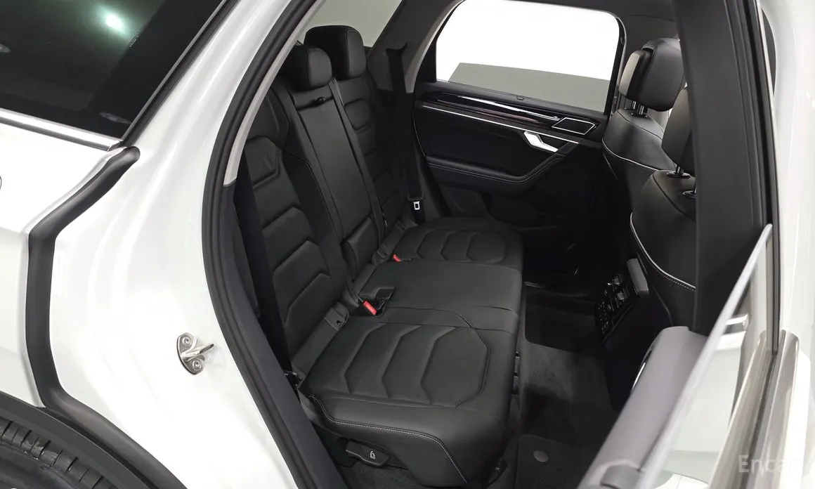 Фото 12 - Volkswagen Touareg