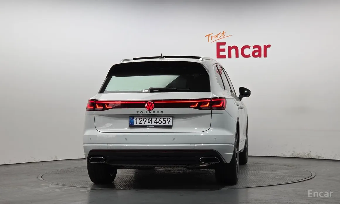 Фото 4 - Volkswagen Touareg