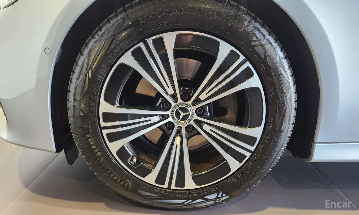 Фото 5 - Mercedes-Benz E-Class