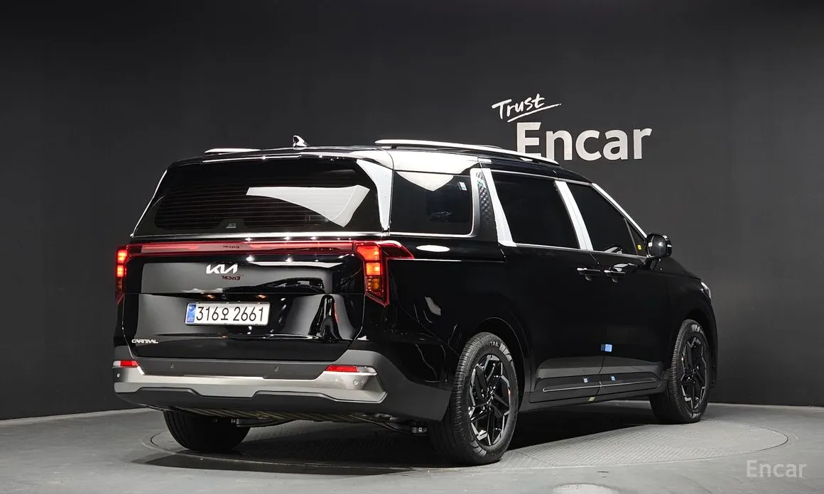 Фото 2 - Kia Carnival