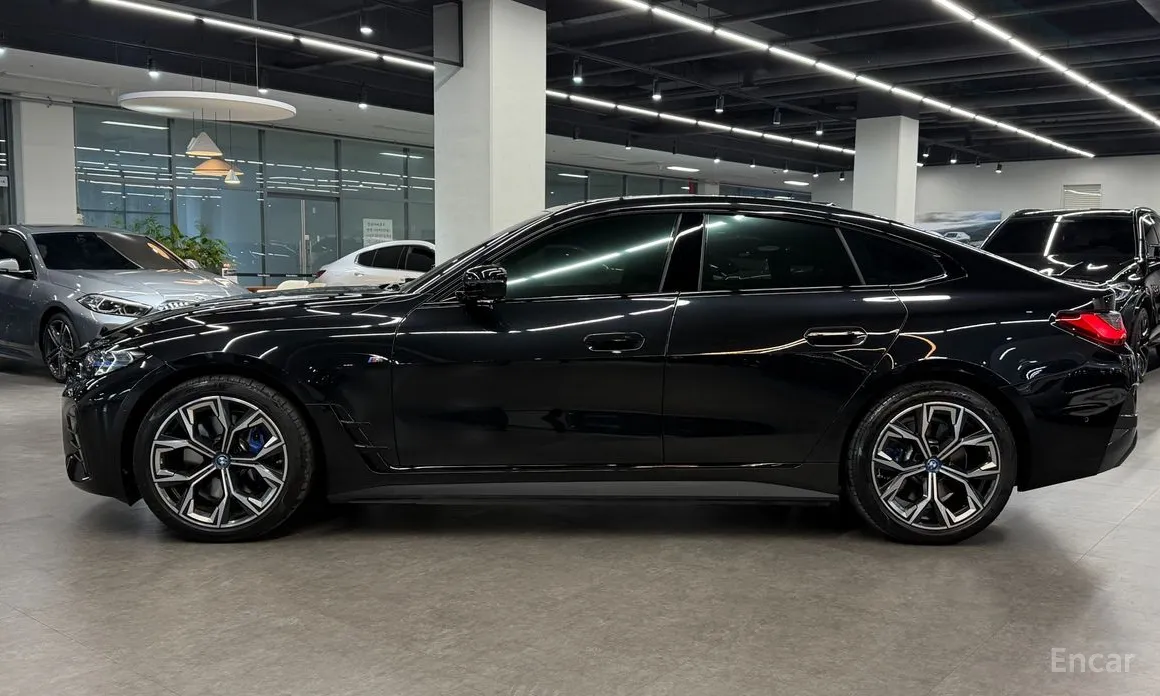 Фото 13 - BMW i4