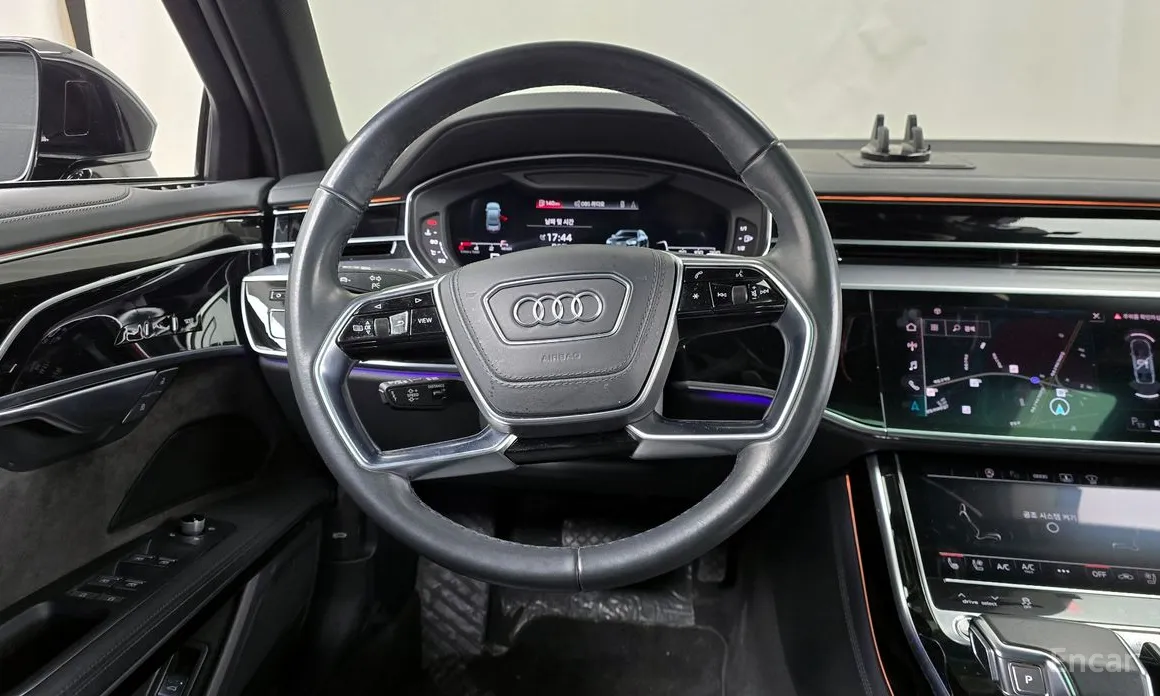 Фото 13 - Audi A8