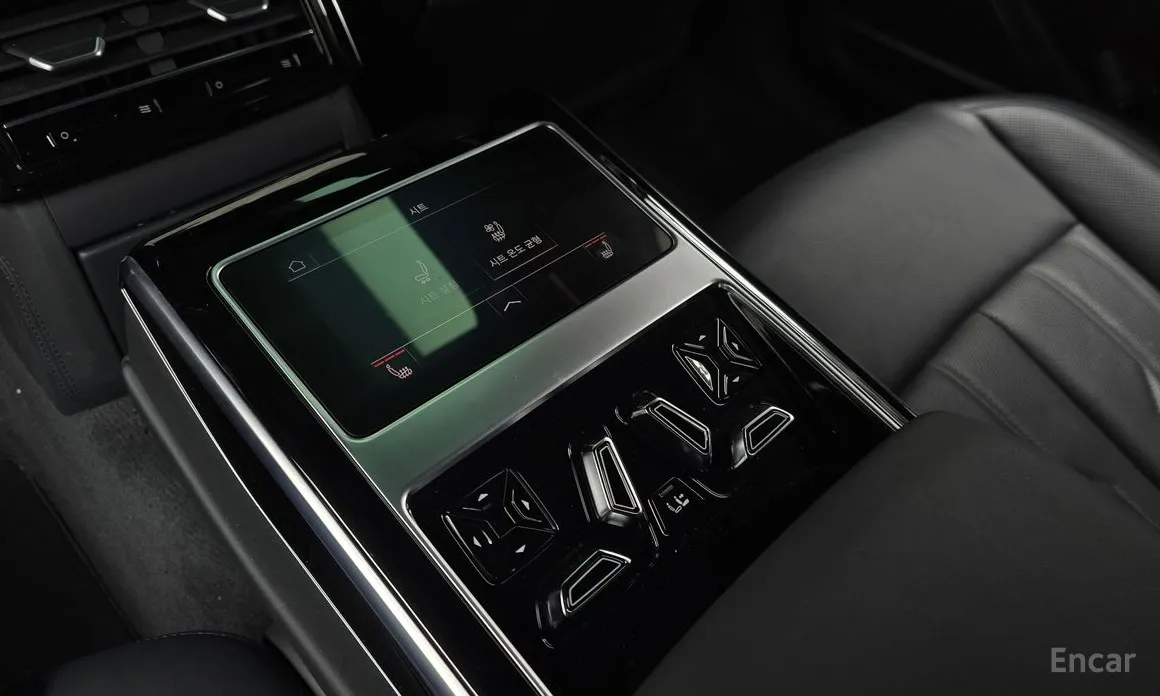 Фото 19 - Audi A8