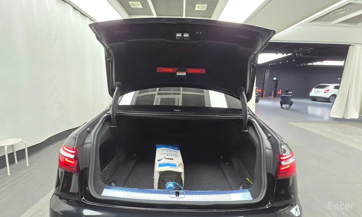 Фото 20 - Audi A8