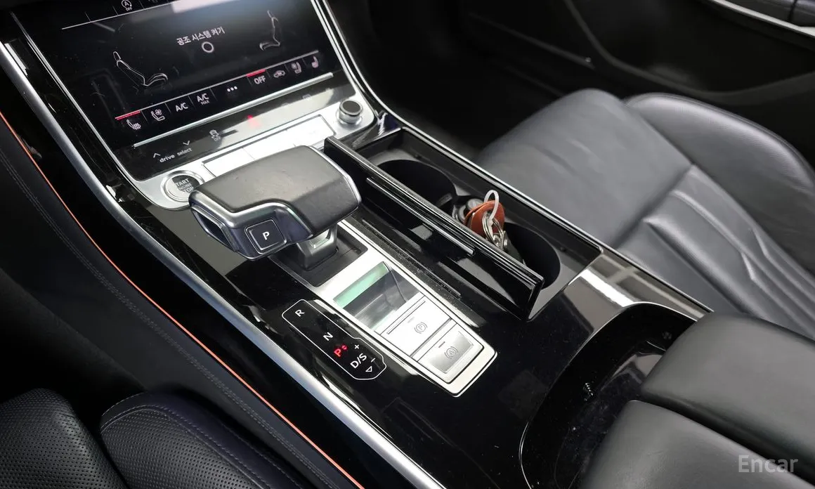 Фото 9 - Audi A8