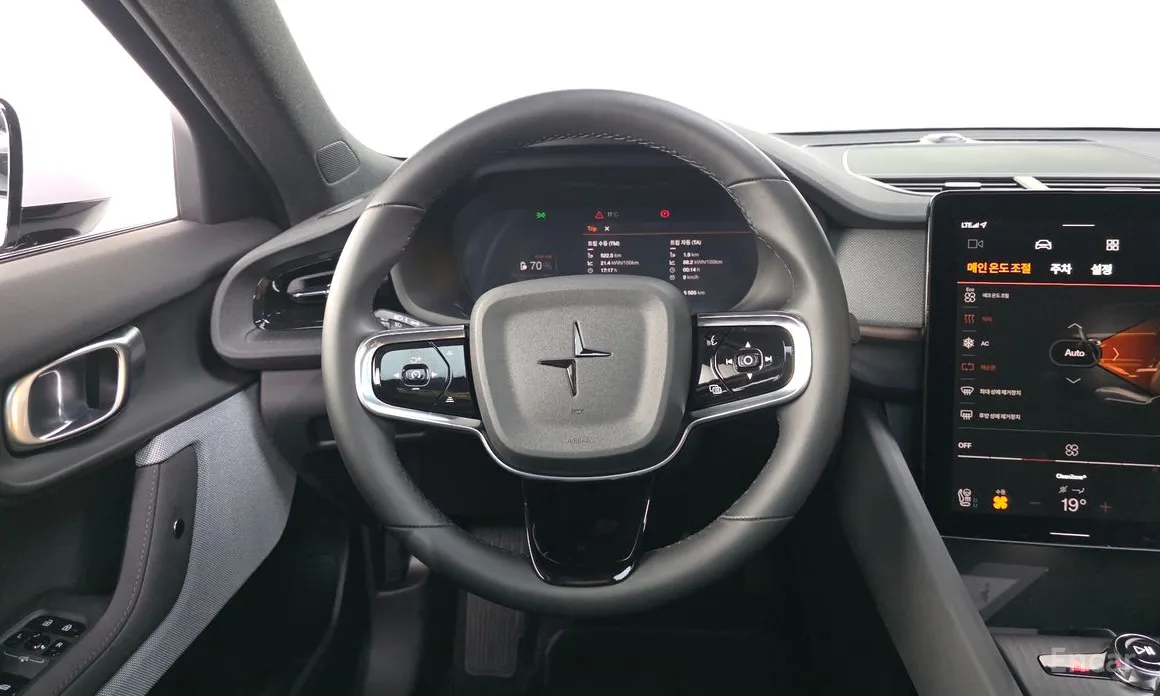 Фото 13 - Polestar 2