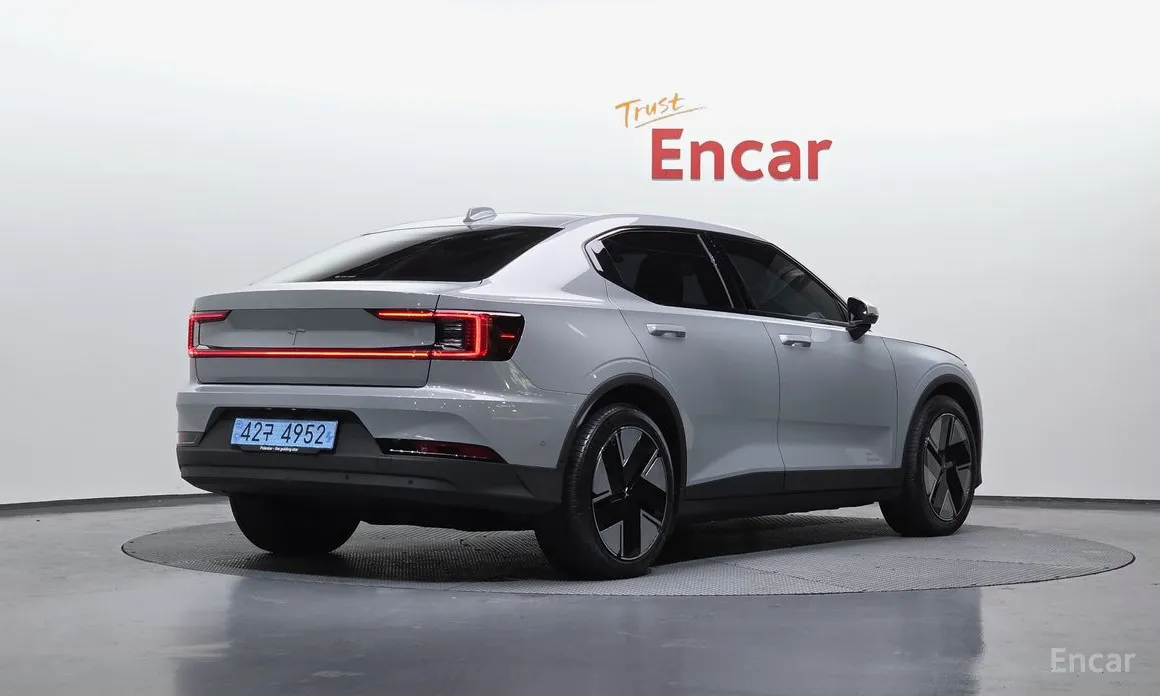 Фото 2 - Polestar 2