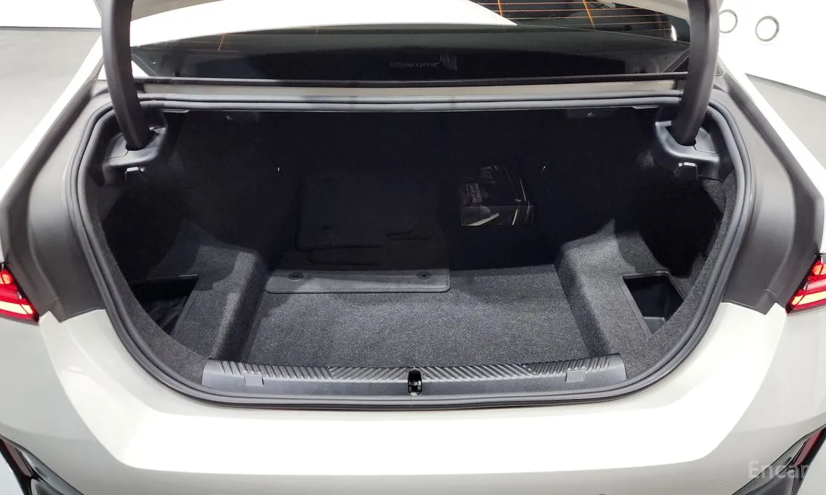 Photo 20 - BMW 5 Series