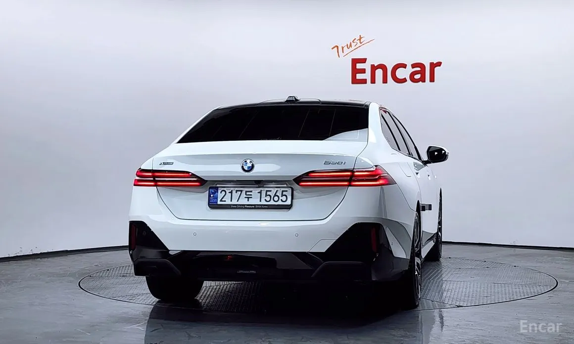 Photo 4 - BMW 5 Series