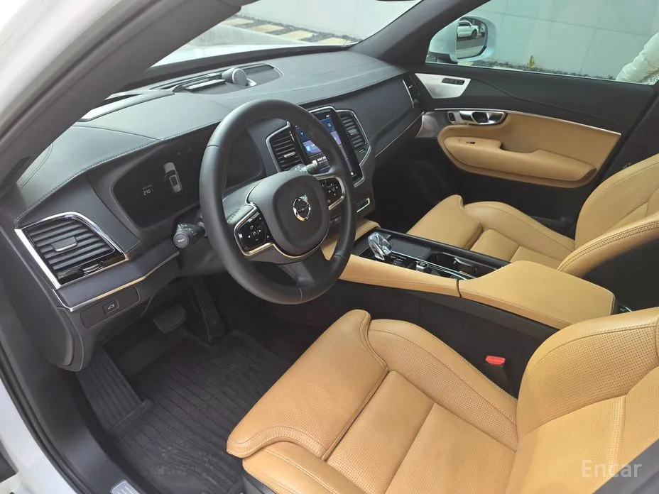 Фото 10 - Volvo XC90