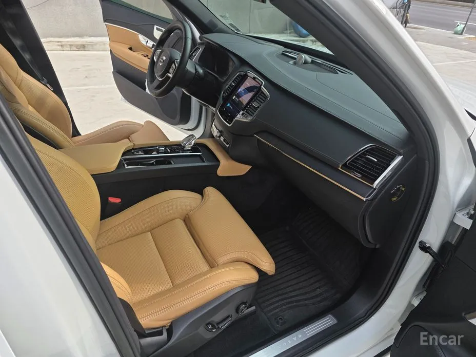 Фото 11 - Volvo XC90