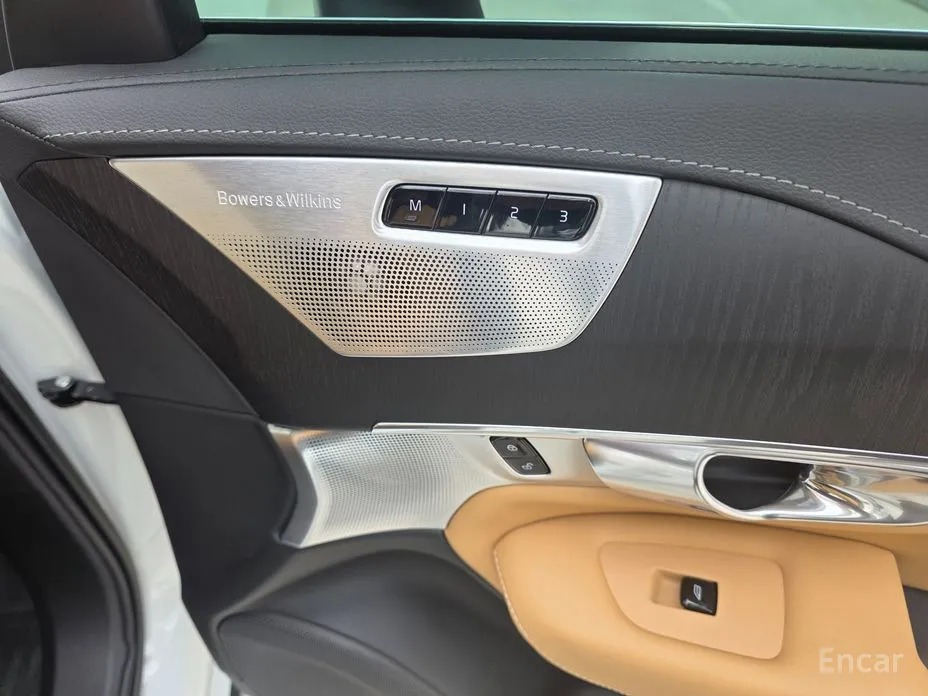 Фото 18 - Volvo XC90