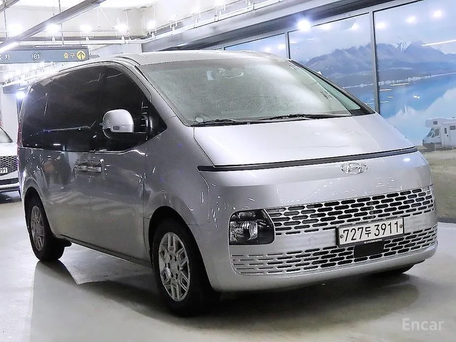 Фото 1 - Hyundai Staria