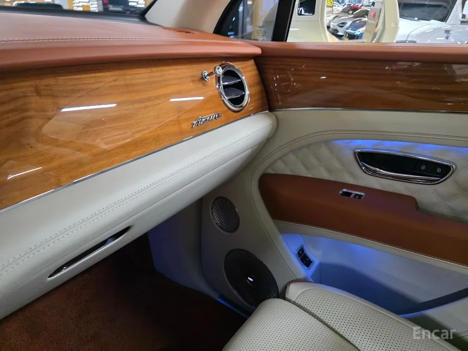 Фото 17 - Bentley Bentayga