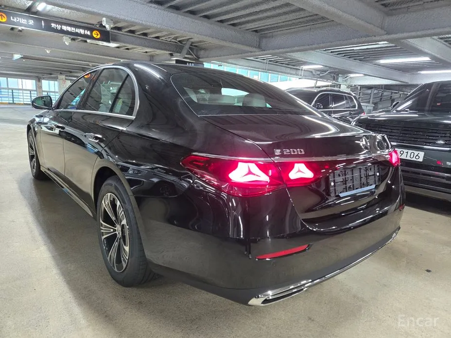 Фото 6 - Mercedes-Benz E-Class