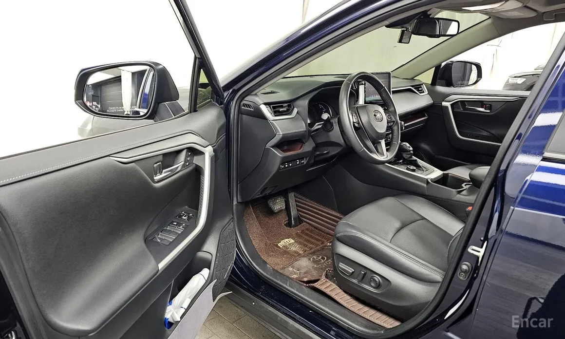 Фото 10 - Toyota RAV4