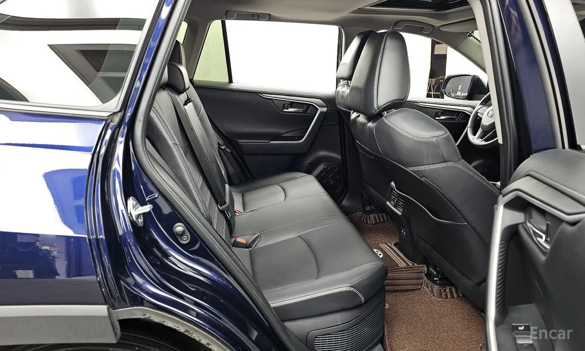 Фото 12 - Toyota RAV4