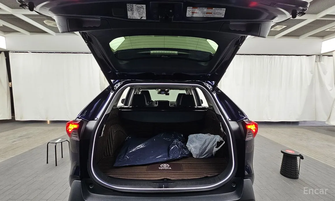 Фото 20 - Toyota RAV4