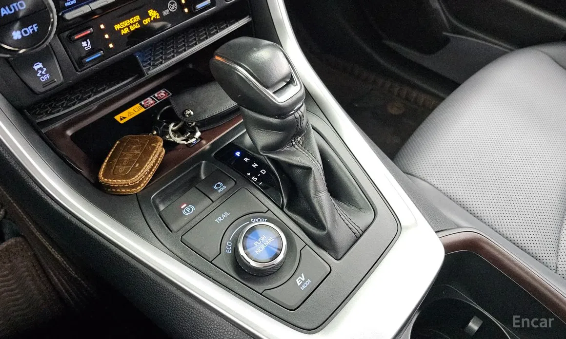 Фото 9 - Toyota RAV4