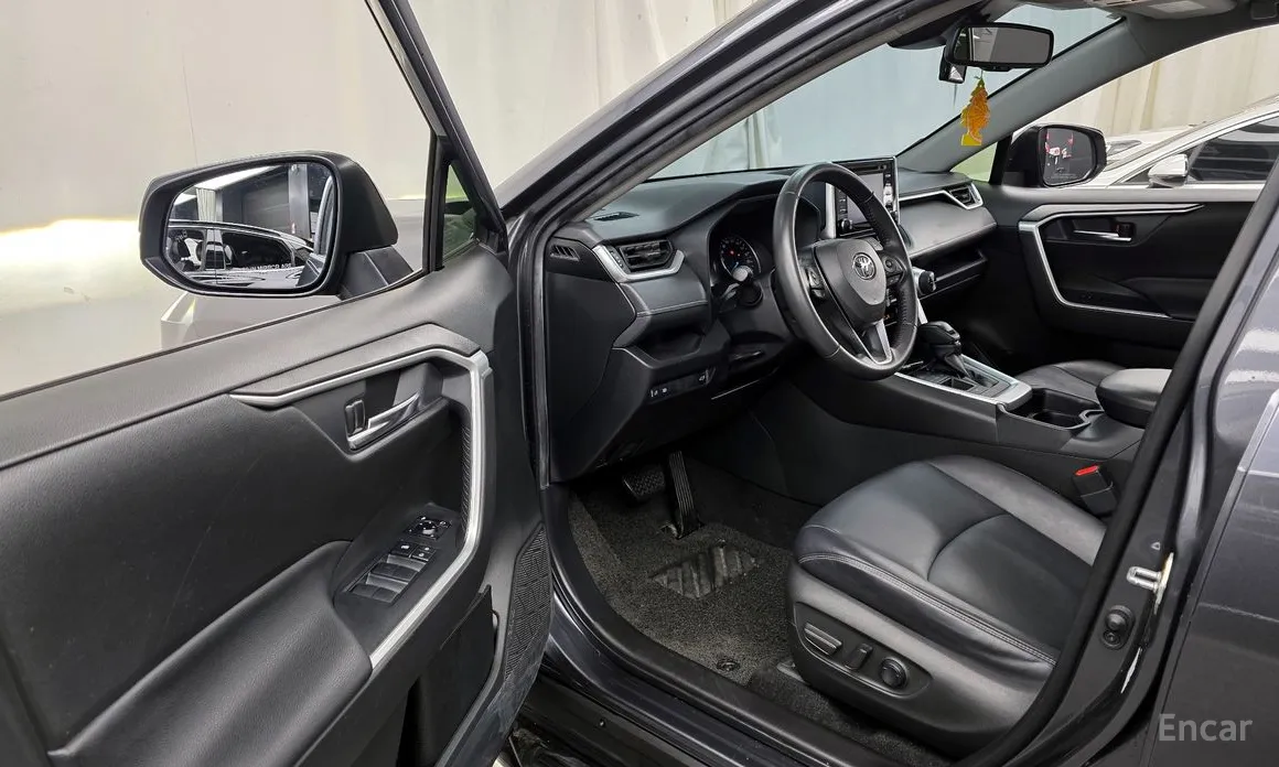 Фото 10 - Toyota RAV4