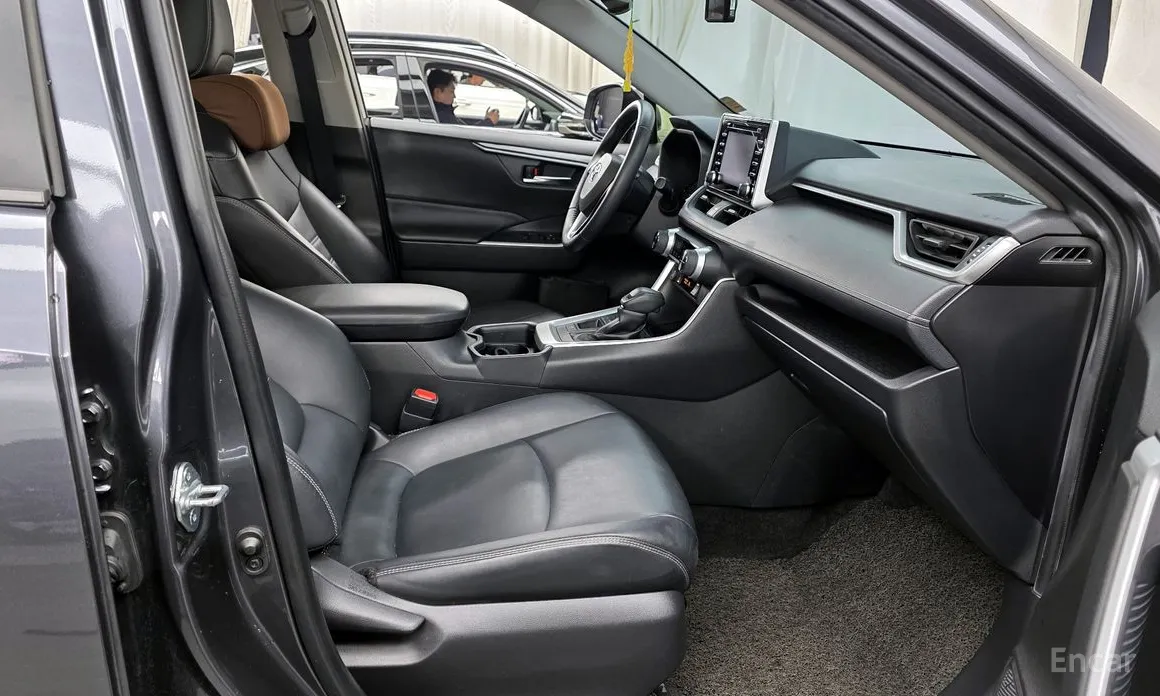 Фото 11 - Toyota RAV4