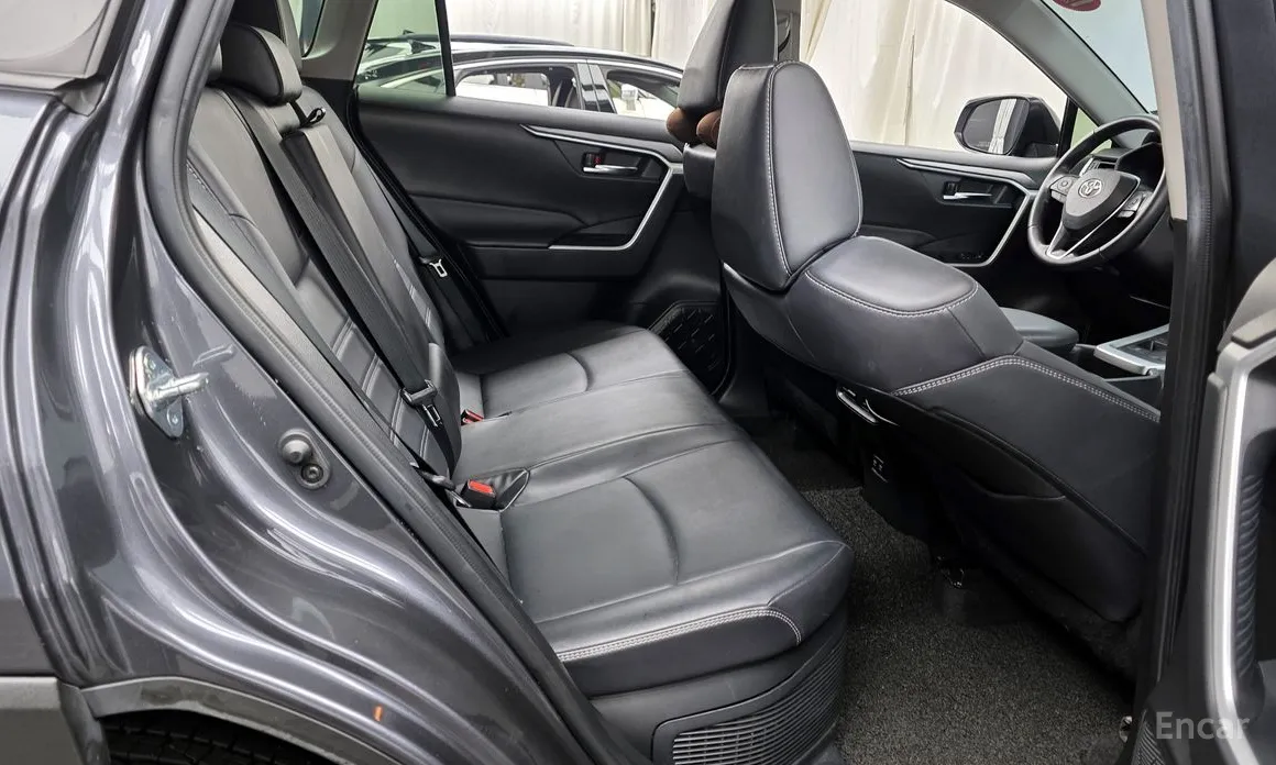 Фото 12 - Toyota RAV4