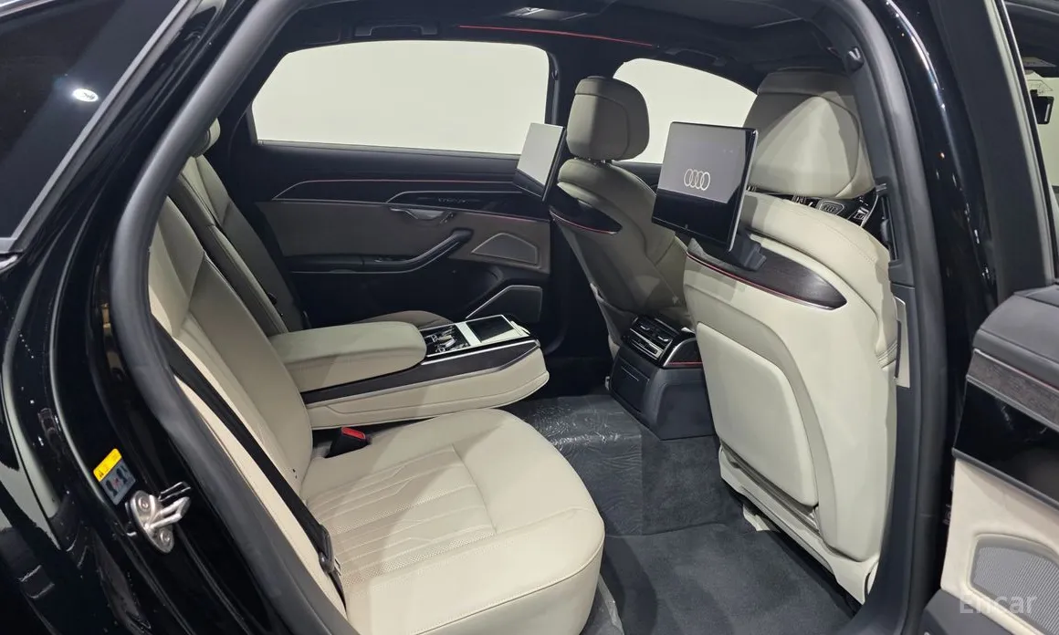 Фото 12 - Audi A8