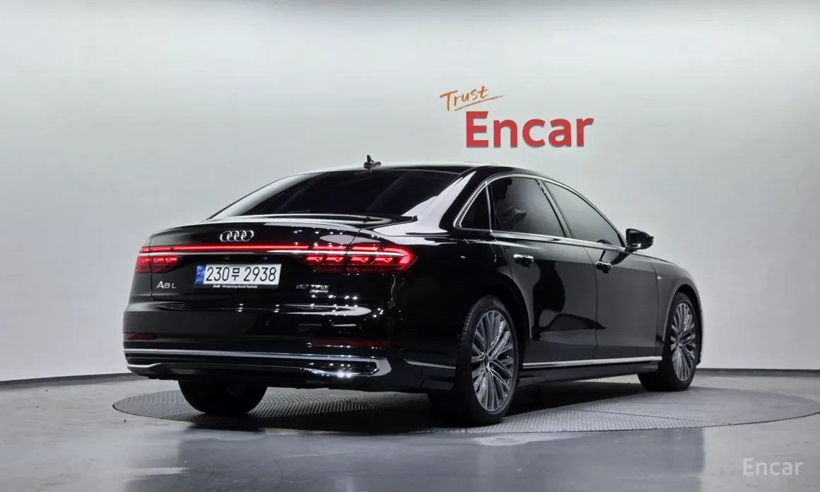 Фото 2 - Audi A8