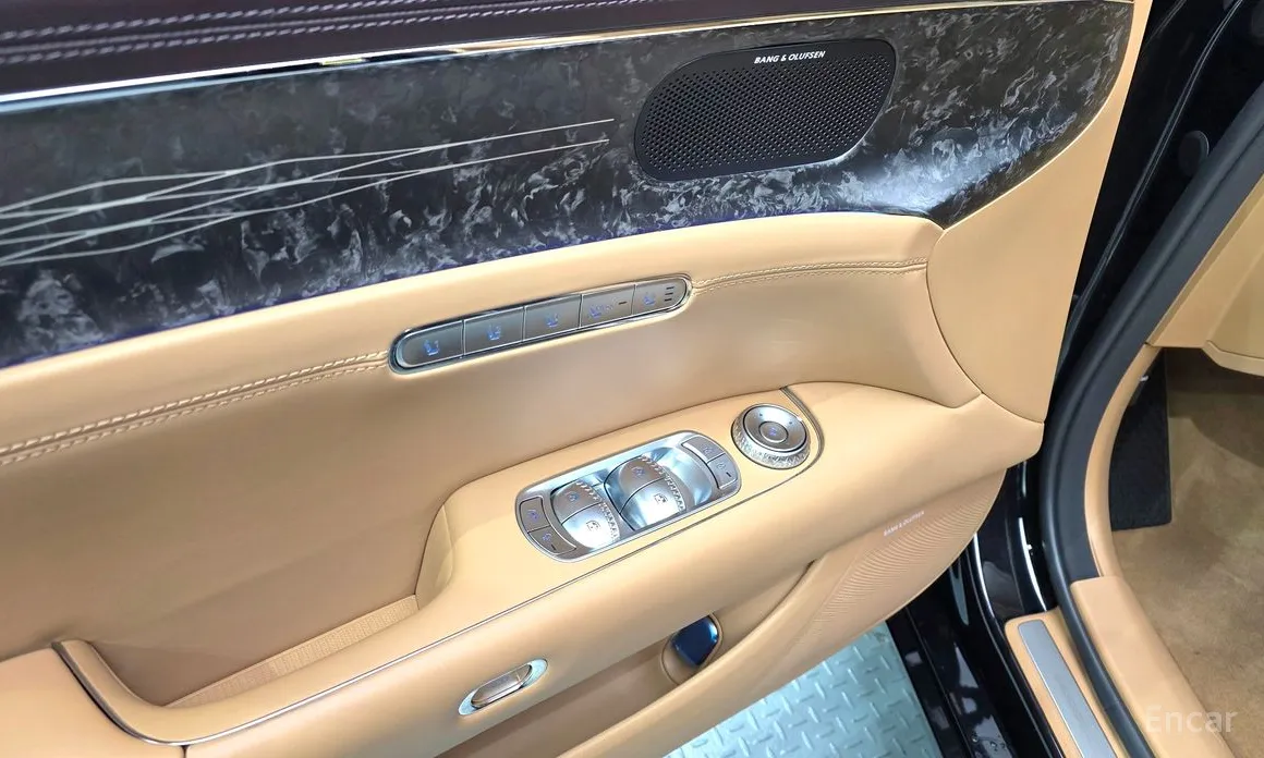 Фото 11 - Genesis G90