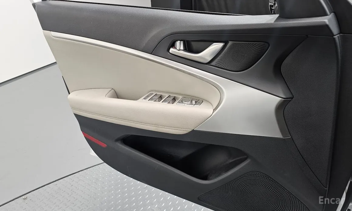 Фото 15 - Genesis G70