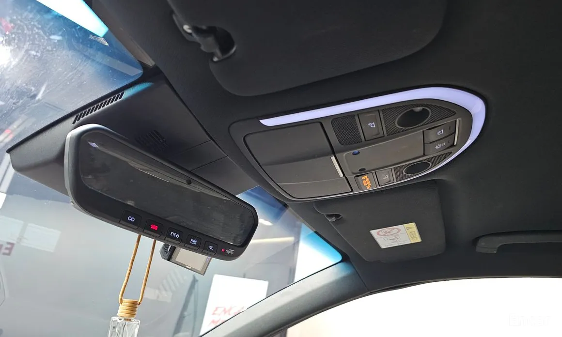 Фото 16 - Genesis G70