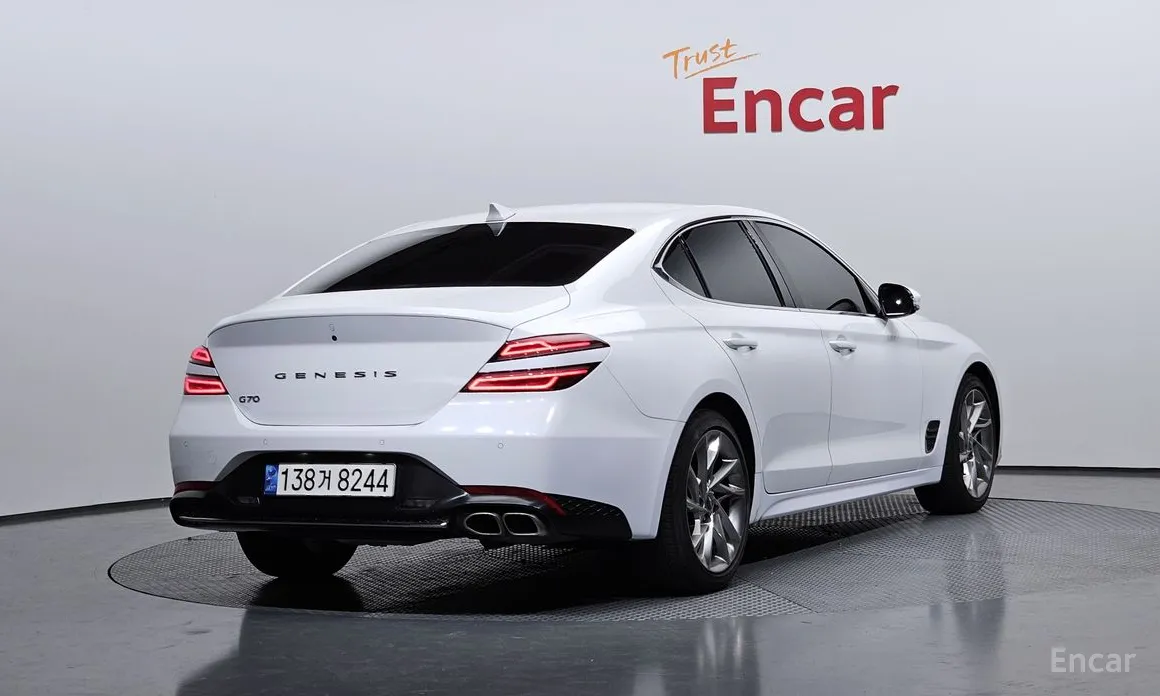 Фото 2 - Genesis G70