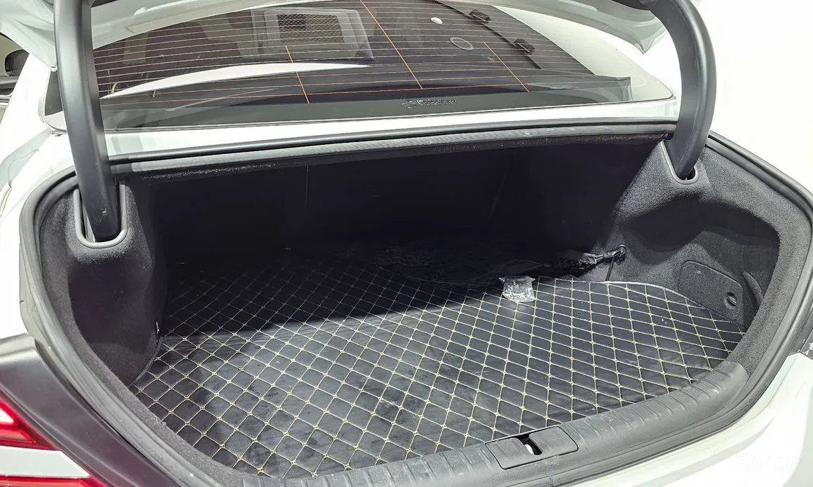 Фото 20 - Genesis G70