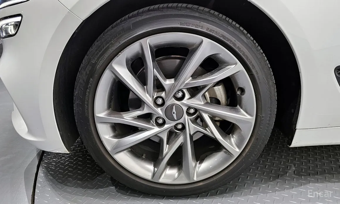 Фото 5 - Genesis G70