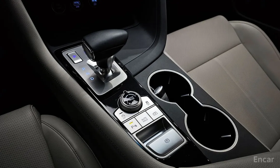 Фото 9 - Genesis G70