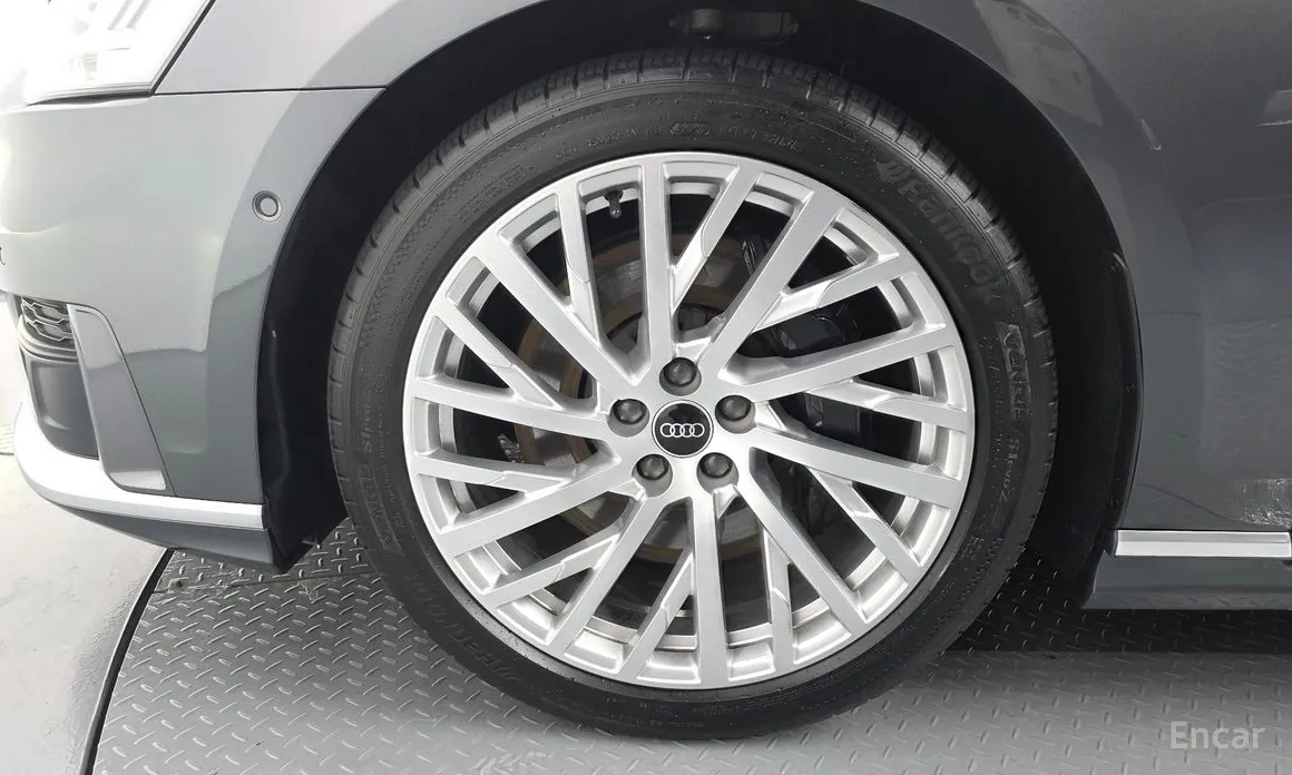 Фото 5 - Audi A8