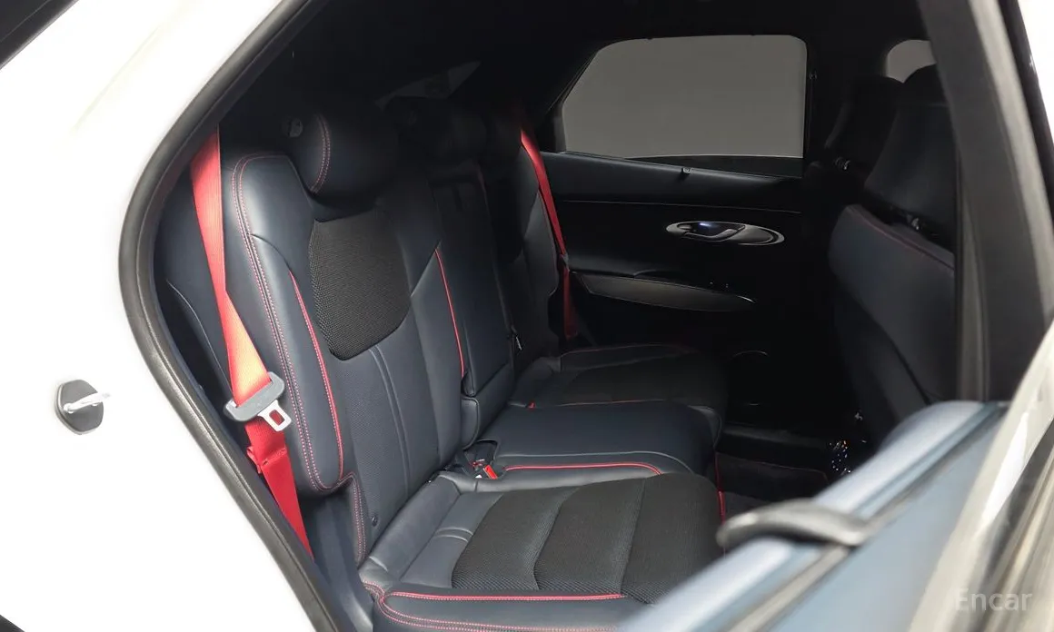 Фото 12 - Genesis GV70