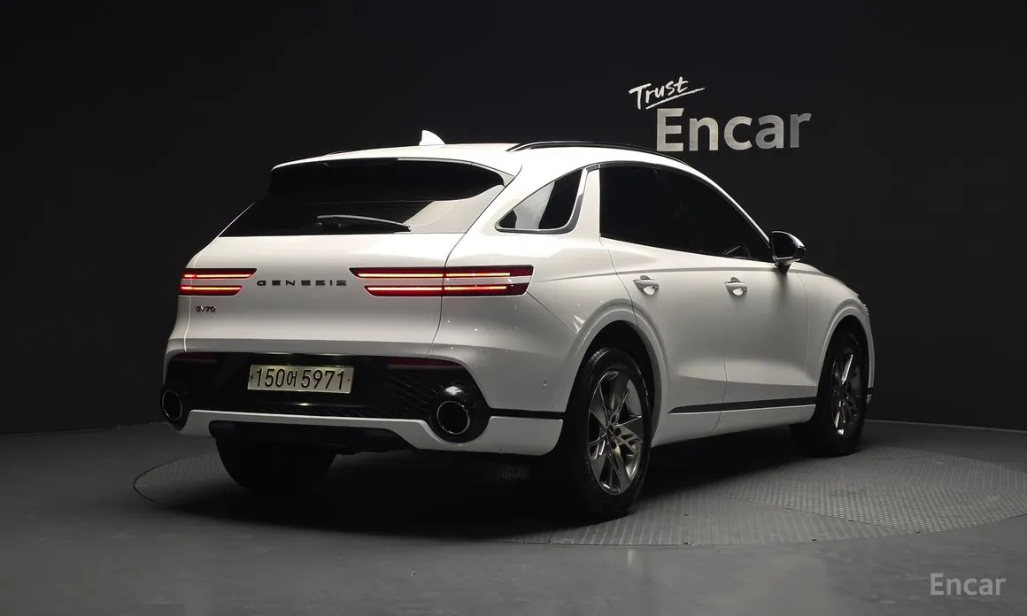 Фото 2 - Genesis GV70