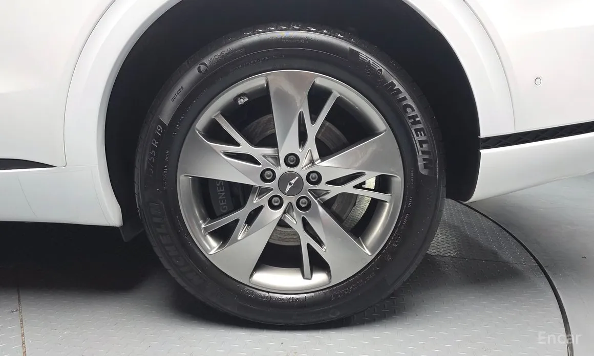 Фото 5 - Genesis GV70