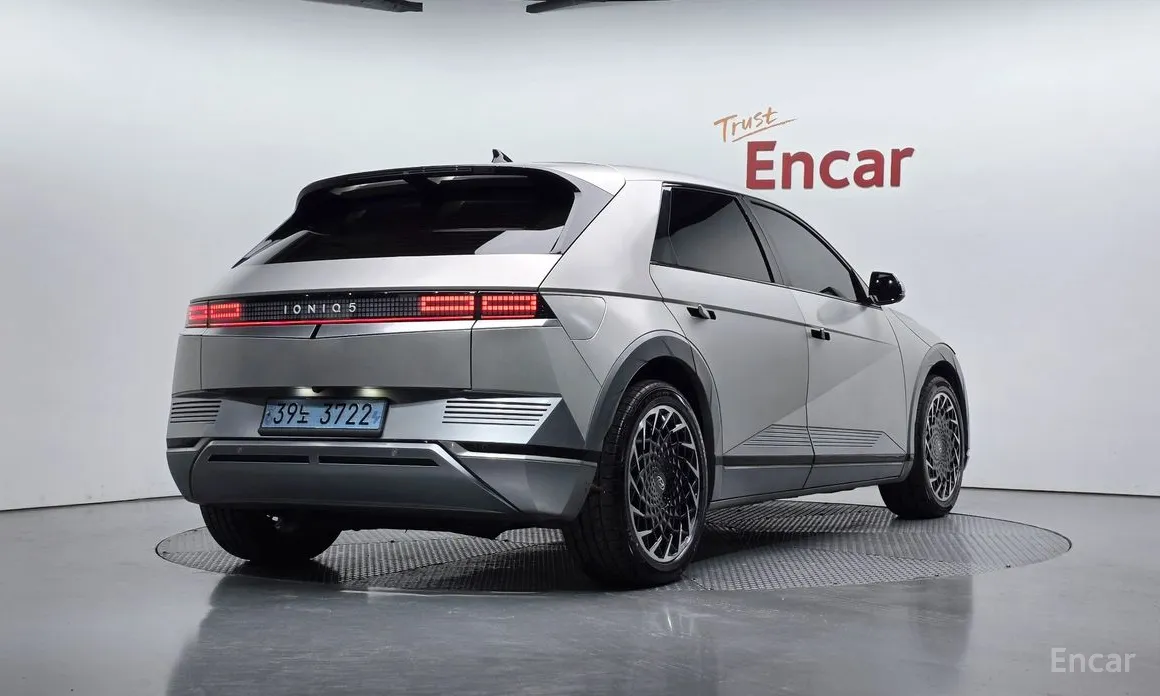 Photo 2 - Hyundai Ioniq 5