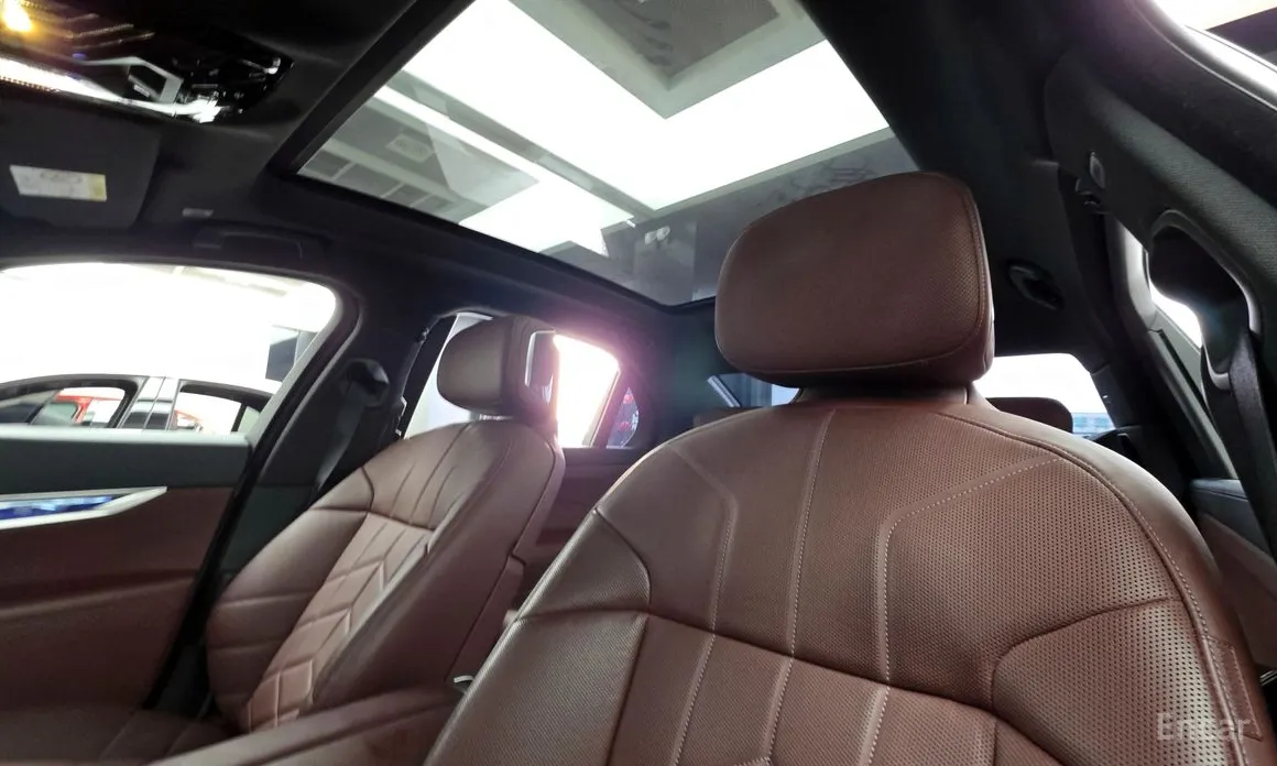 Фото 18 - BMW 7 Series