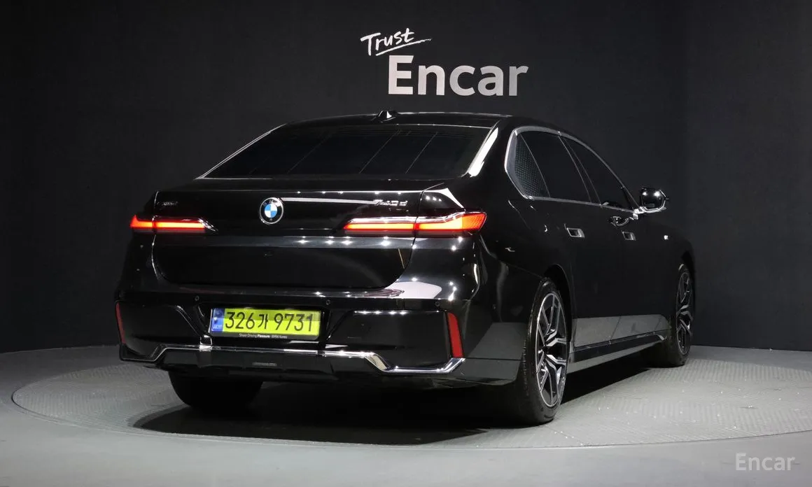 Фото 2 - BMW 7 Series